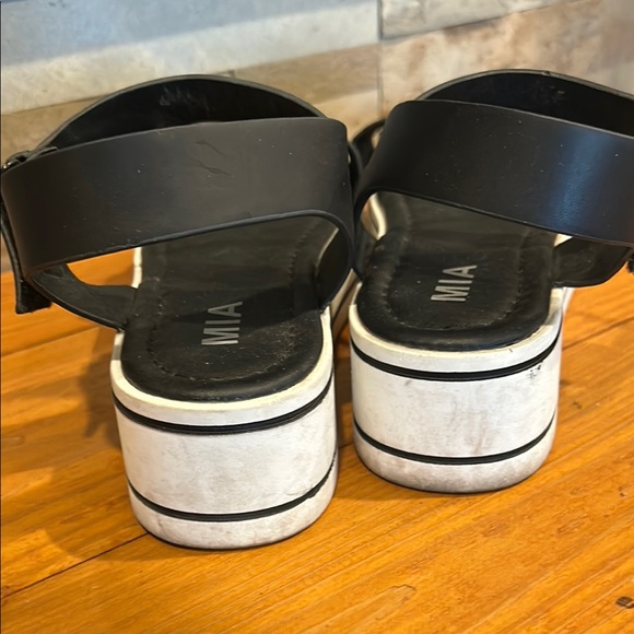 MIA Black Sandals - Picture 3 of 7